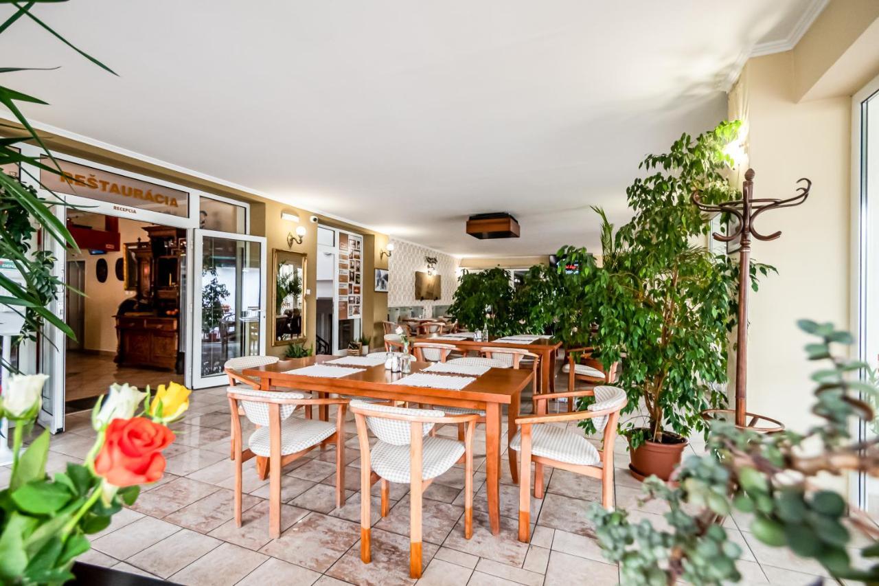 Hotel Squash Centrum Prievidza Exterior photo