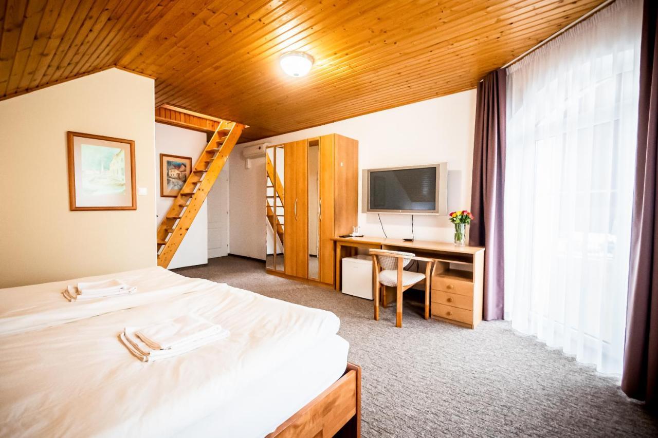 Hotel Squash Centrum Prievidza Exterior photo