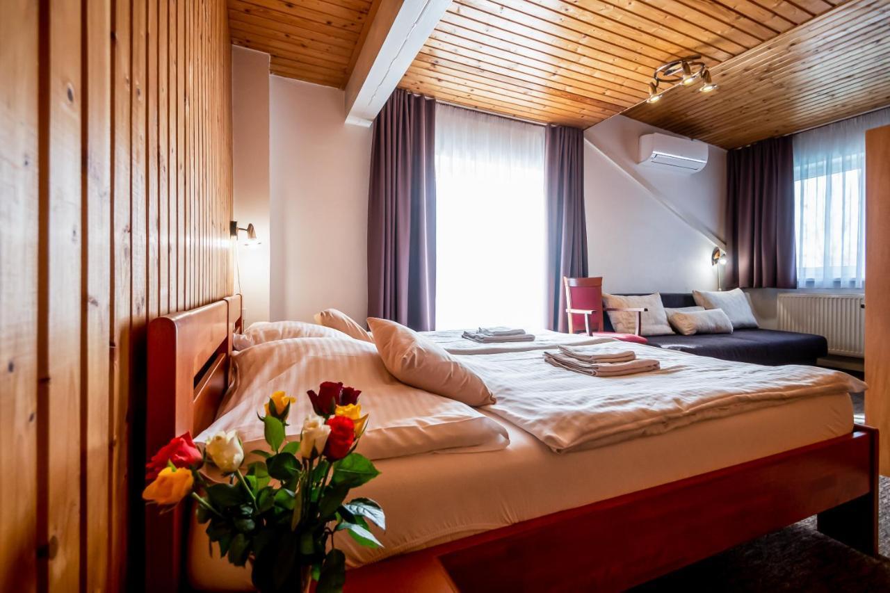 Hotel Squash Centrum Prievidza Exterior photo