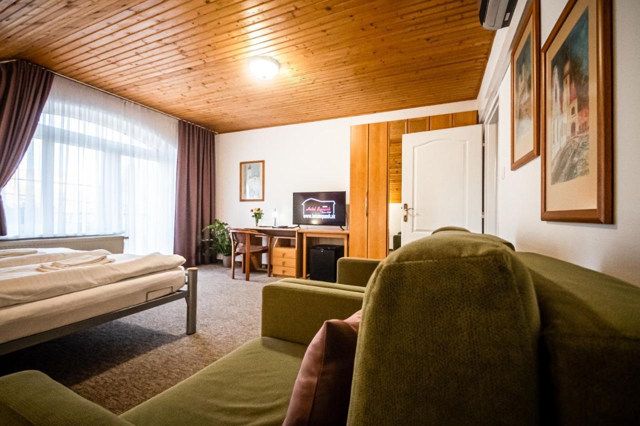 Hotel Squash Centrum Prievidza Exterior photo
